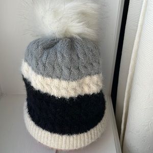 David and Young toque cable knit grey cram and Black with faux fur Pom Pom